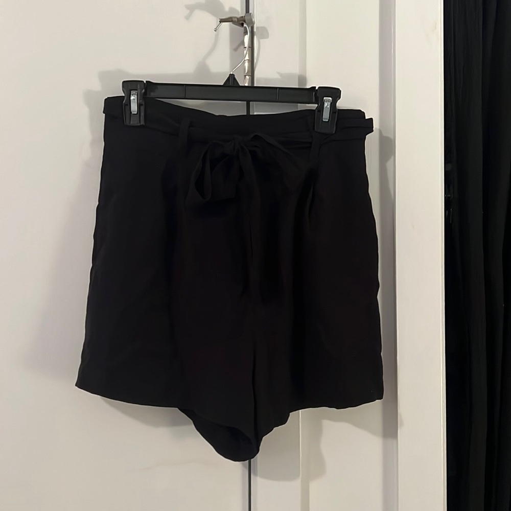 cupcakes and cashmere Black Dress Shorts — Size: 4